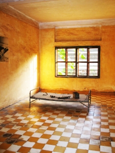 1261217_khmer_rouge_torture_cell.jpg